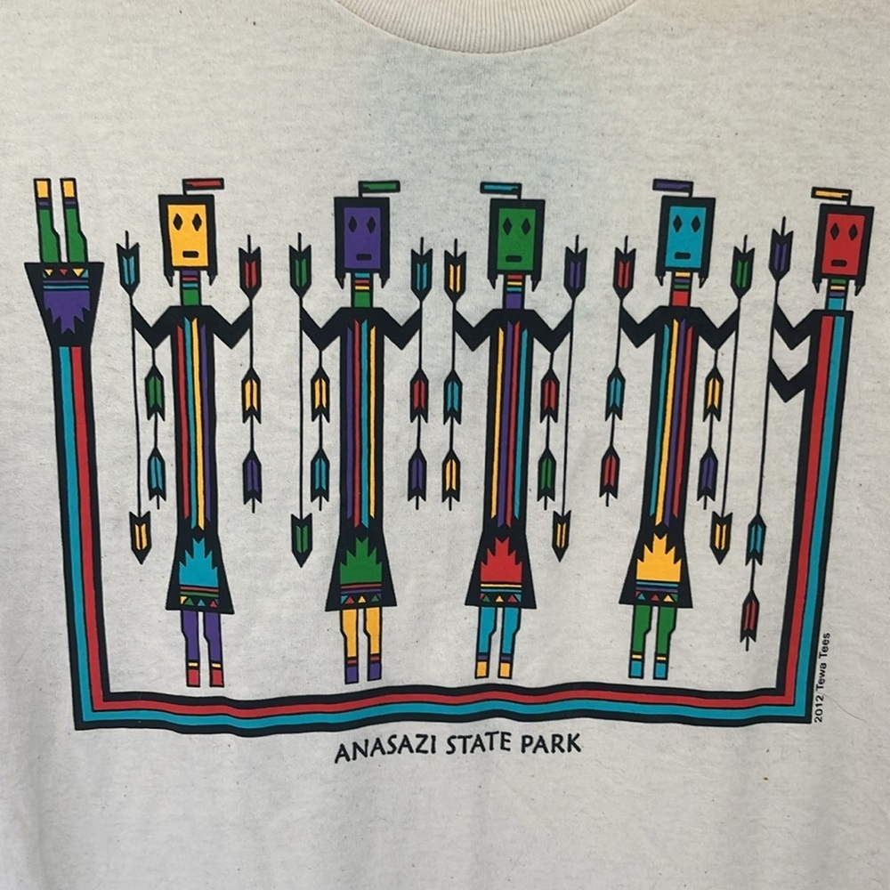 NWT Gildan Anasazi State Park Graphic Tee - Cream Size Small